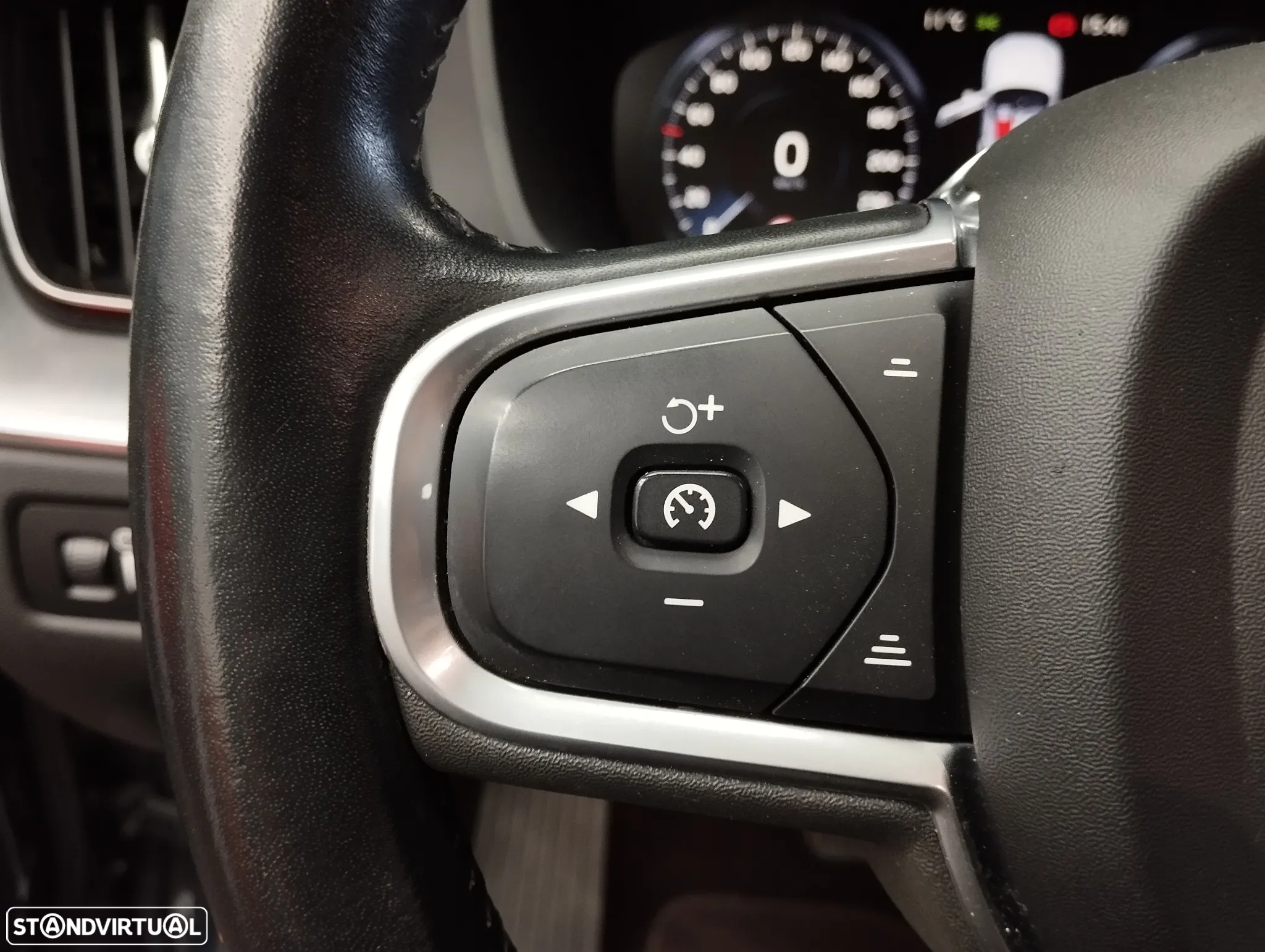 Volvo XC 60 2.0 D4 Momentum Plus Geartronic - 21