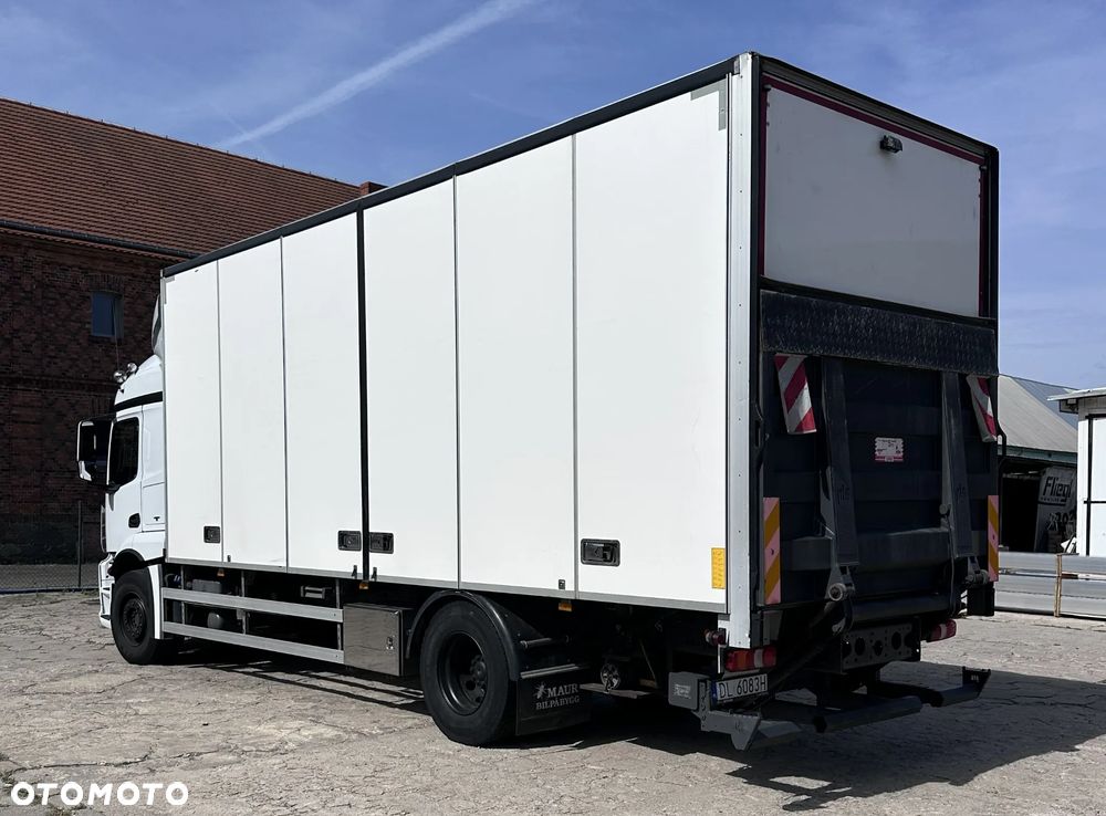 Mercedes-Benz Actros - 3