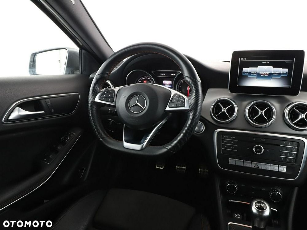 Mercedes-Benz GLA 250 AMG Line - 17