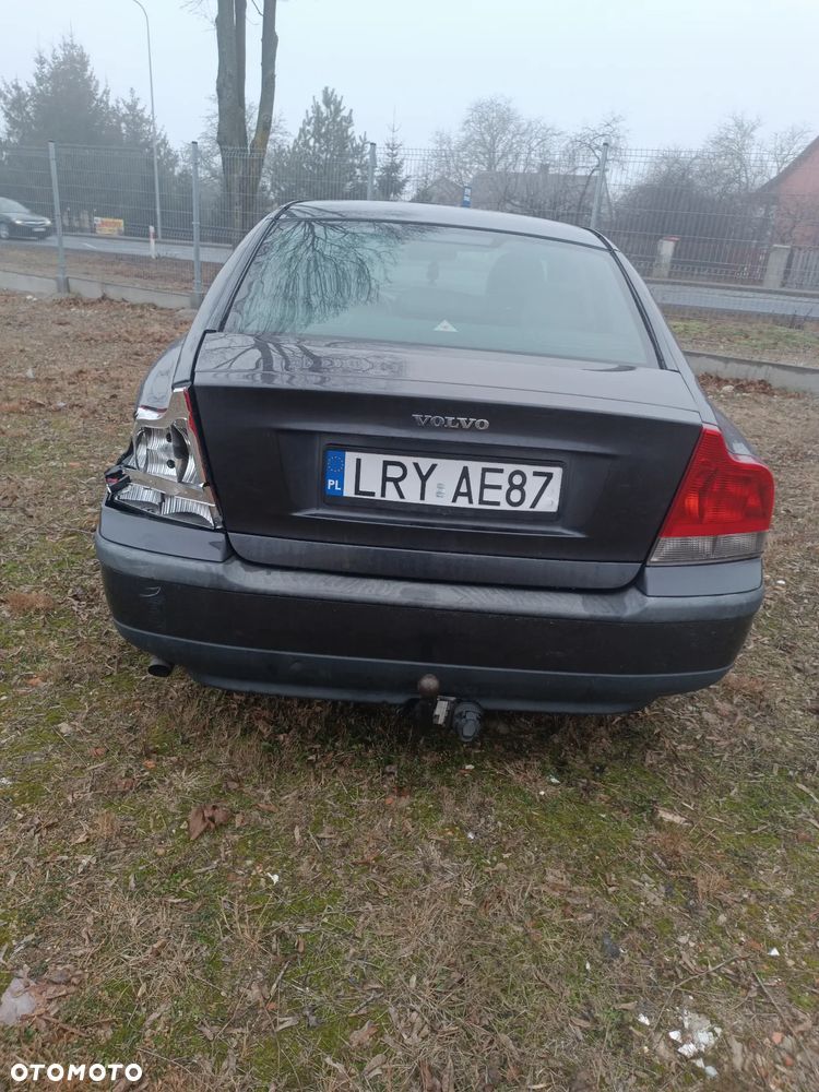SAMOCHÓD NA CZĘŚCI - VOLVO S60 I Drzwi Prawe Lewe Klapa do założenia w kolor 427 - 26 Dostawa GWARANCJA !!! Ćwiartka Drzwi Podłużnica Wanna Cały na części GWARANCJA !!! Przód Tył Zestaw Komplet Drzwi Klapa Zderzak Błotnik Maska Grill Atrapa Szyba Pas Lampa Lusterko Boczki Fotel Kanapa Kokpit Deska Rozdzielcza Przełącznik Włącznik Sterownik Przewody Wiązka Instalacja Moduł Komputer Czujnik Listwa Pompa Alternator Wtryski Głowica Rozrusznik Kompresor Sprzęgło Dwumas Silnik Skrzynia ABS Klimatyzacji Paliwa Wspomagania Kolektor Turbina Przepustnica Zawór Chłodnica Koło Hak Belka Sanki Zawieszenie Mcpherson Półoś Amortyzator Wydech Tłumik Zacisk Most - 4