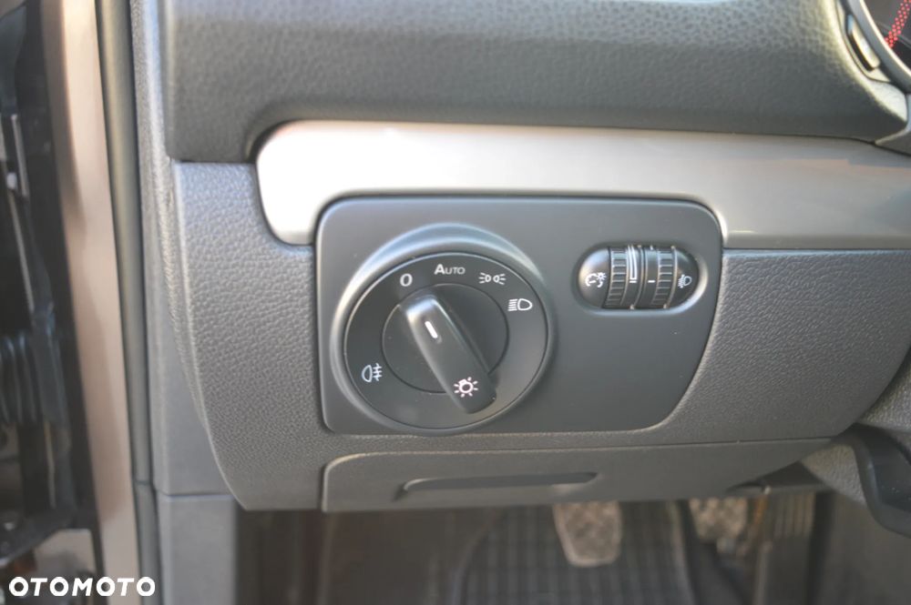Volkswagen Golf 1.6 TDI DPF BlueMotion Technology Comfortline - 22