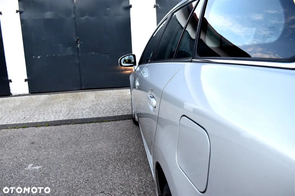 Toyota Avensis 1.8 Sol NAVI - 12