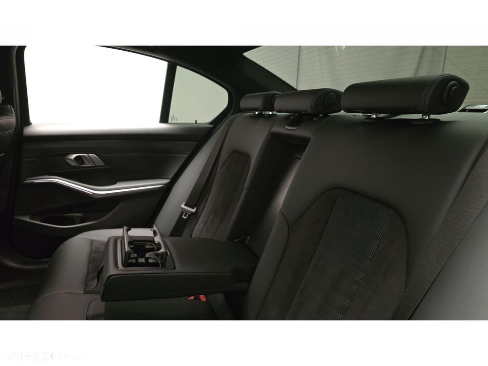 BMW Seria 3 320d xDrive mHEV M Sport - 23