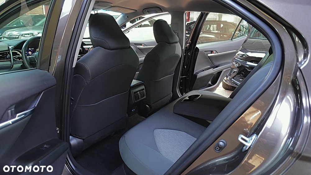 Toyota Camry - 17
