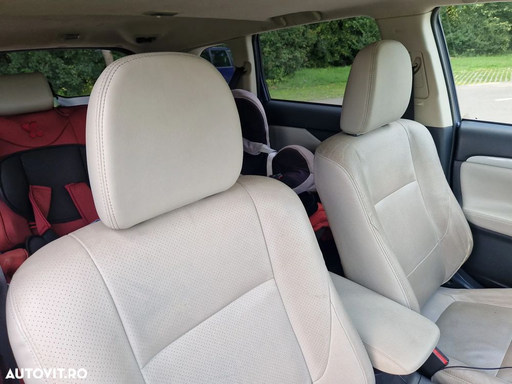 Mitsubishi Outlander 2.0 4WD Plug-In Hybrid Plus - 4