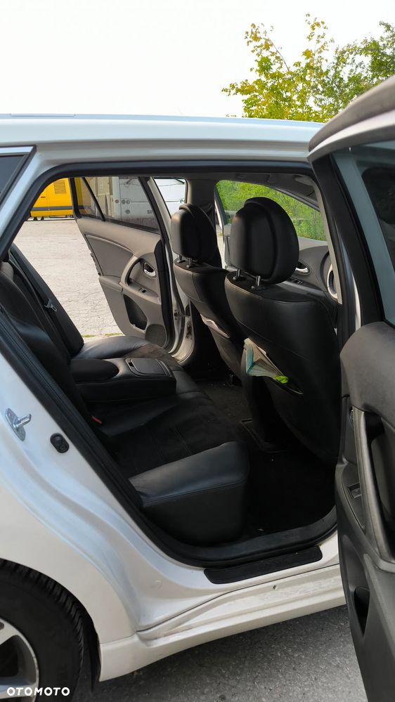 Toyota Avensis 2.0 D-4D Premium - 19