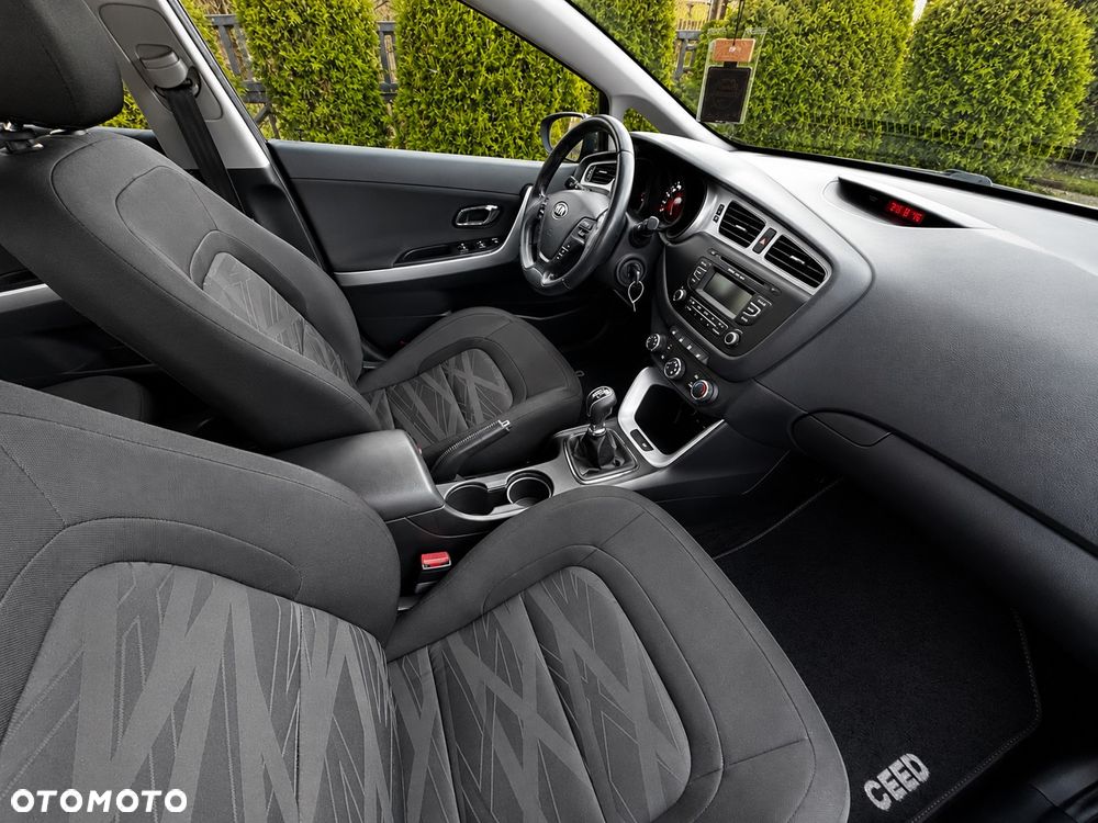 Kia Ceed 1.6 GDI ISG Dream-Team Edition - 8