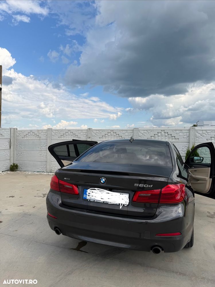 BMW Seria 5 520d xDrive AT - 13