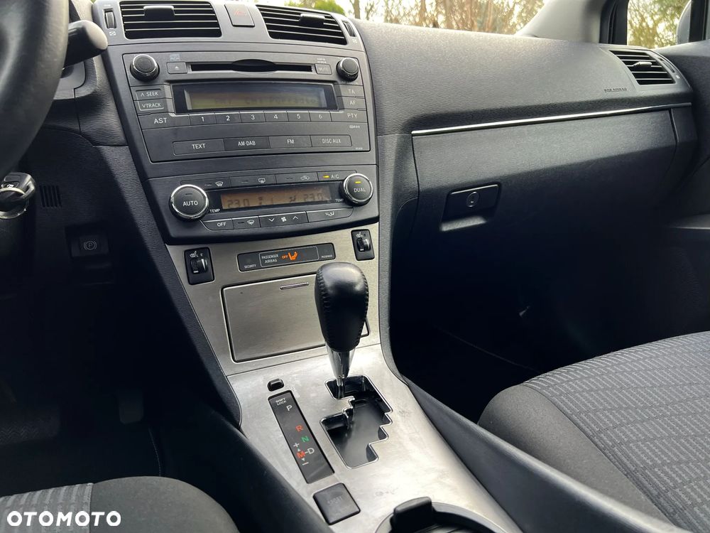 Toyota Avensis Combi 1.8 Multidrive S Executive - 29