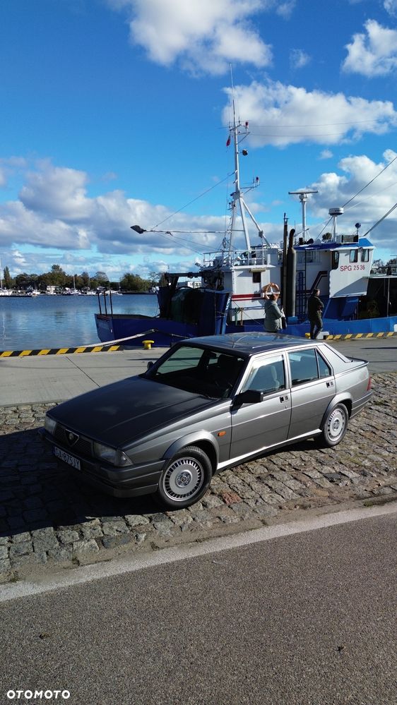 Alfa Romeo 75 - 27