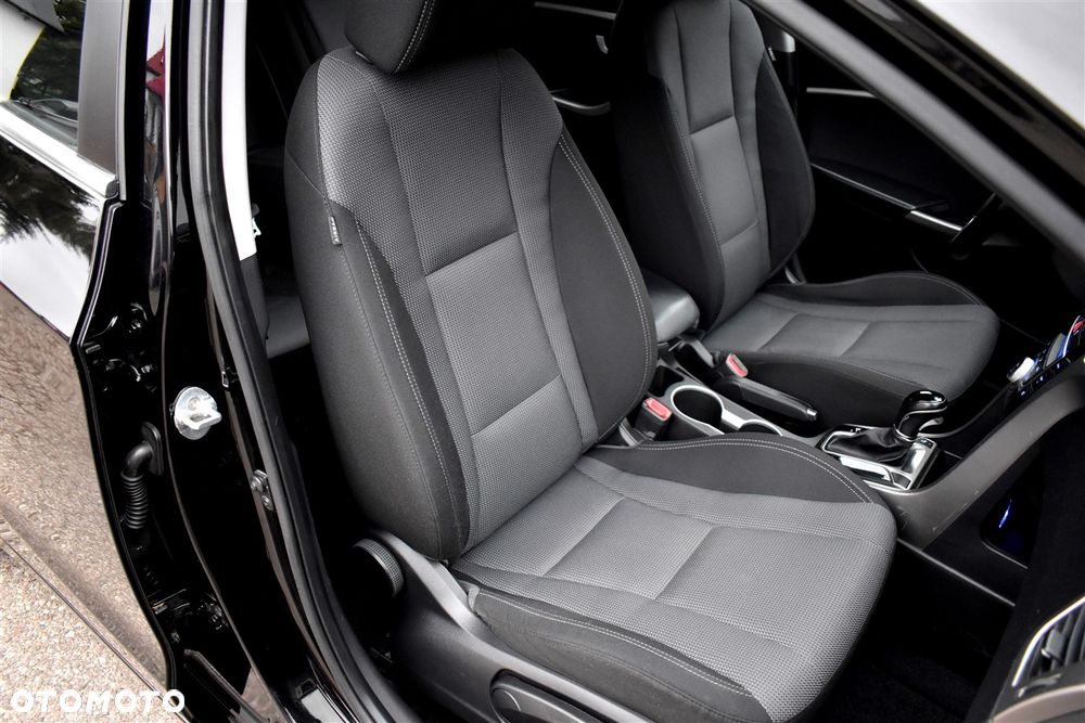 Hyundai i30 blue Kombi 1.6 CRDi DCT Trend - 21