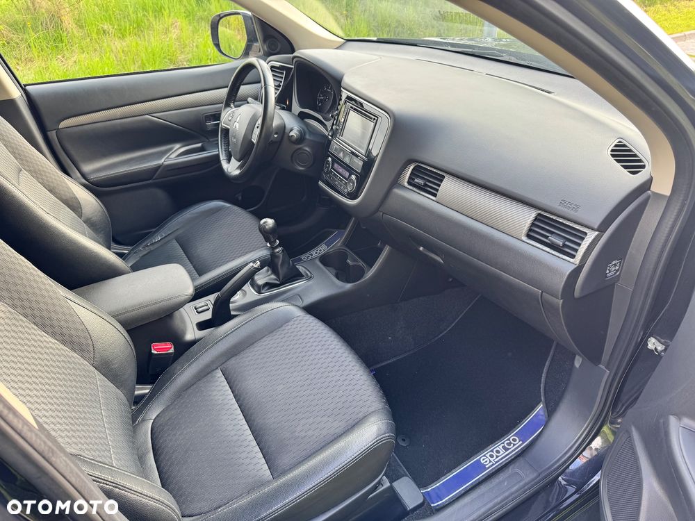 Mitsubishi Outlander 2.2 DI-D 4WD Intense - 16