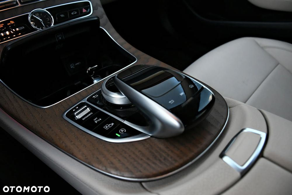 Mercedes-Benz Klasa E 220 d 4-Matic Business Edition 9G-TRONIC - 30
