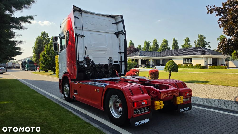 Scania ///V8///S590///2022///RETARDER/// KLIMATYZACJA POSTOJOWA///FULL LED///ALUFELGI///ZABUDOWY MIĘDZYOSIOWE///SKÓRY///WYŚWIETLACZ OBCIĄŻENIA///NAWIGACJA///TV/// STAN BARDZO DOBRY - 7