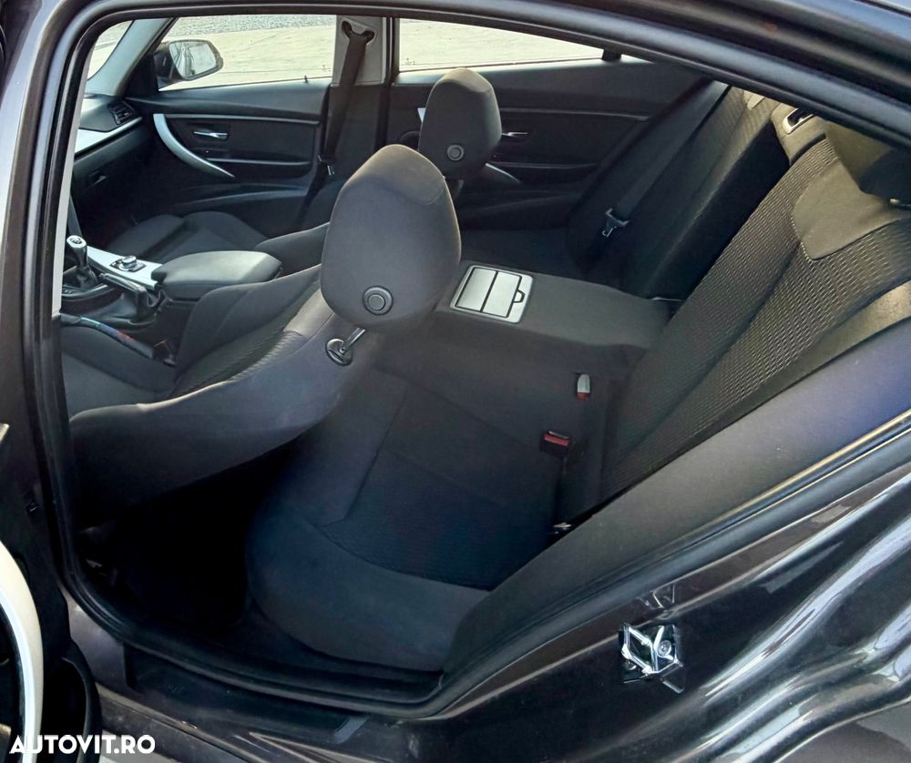 BMW Seria 3 320d DPF M Sport Edition - 34