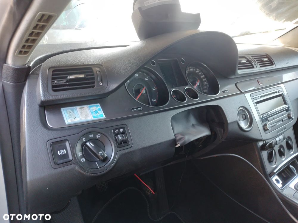 VW PASSAT B6 05-09r - RADIO - 23