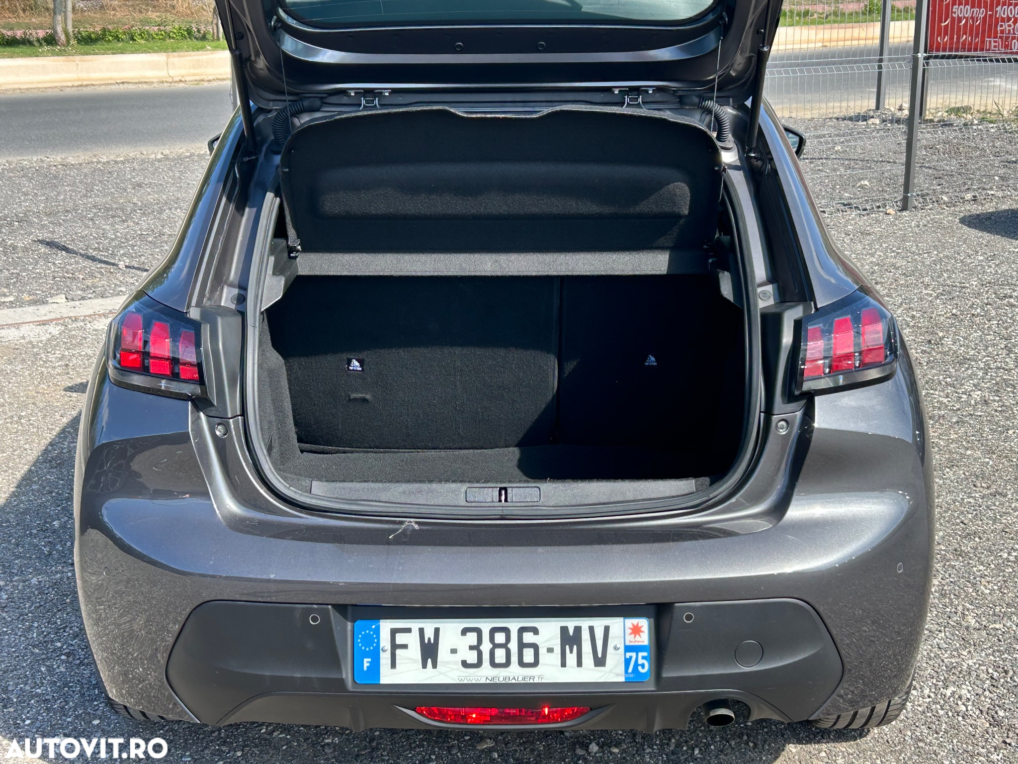 Peugeot 208 1.2 L PureTech STT EAT8 Active Pack - 17