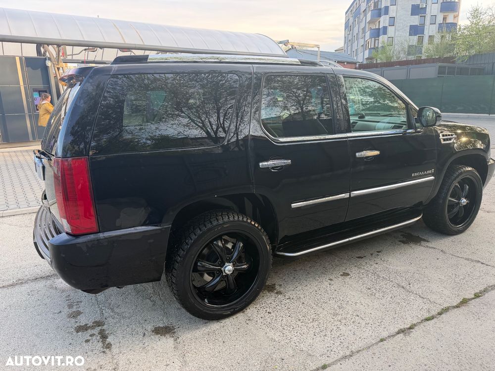 Cadillac Escalade - 5