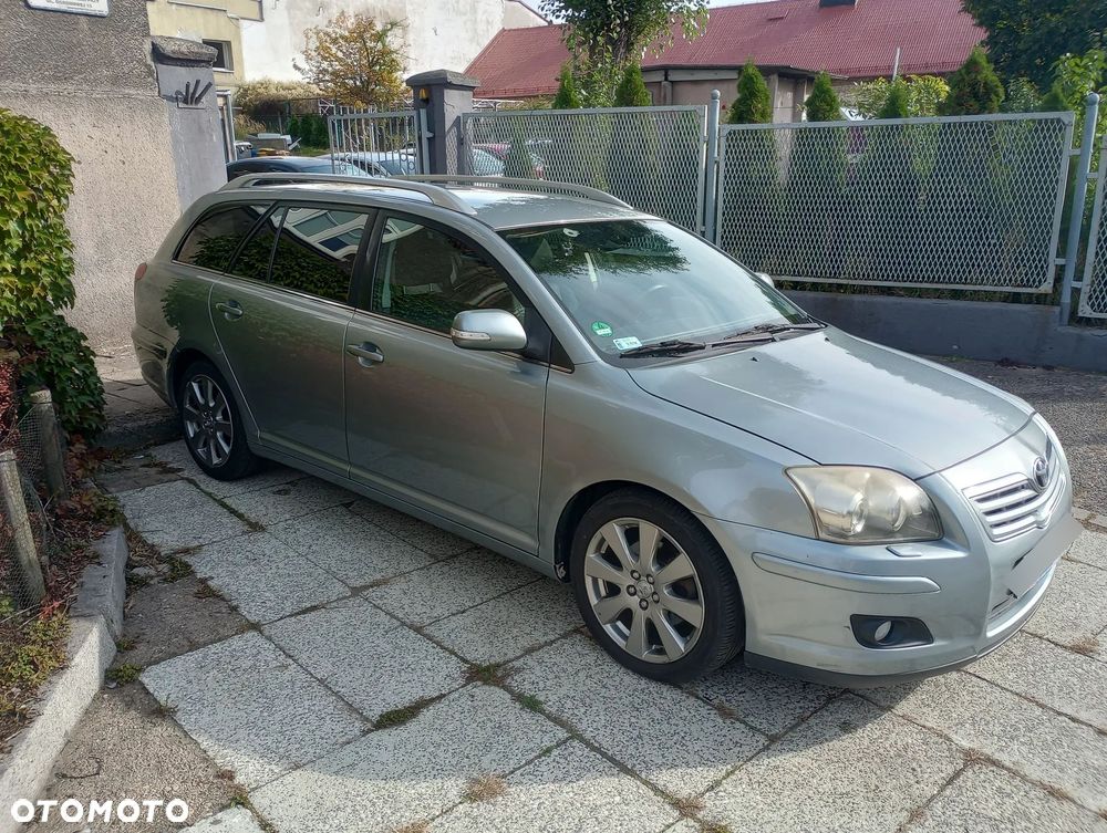 Toyota Avensis - 1