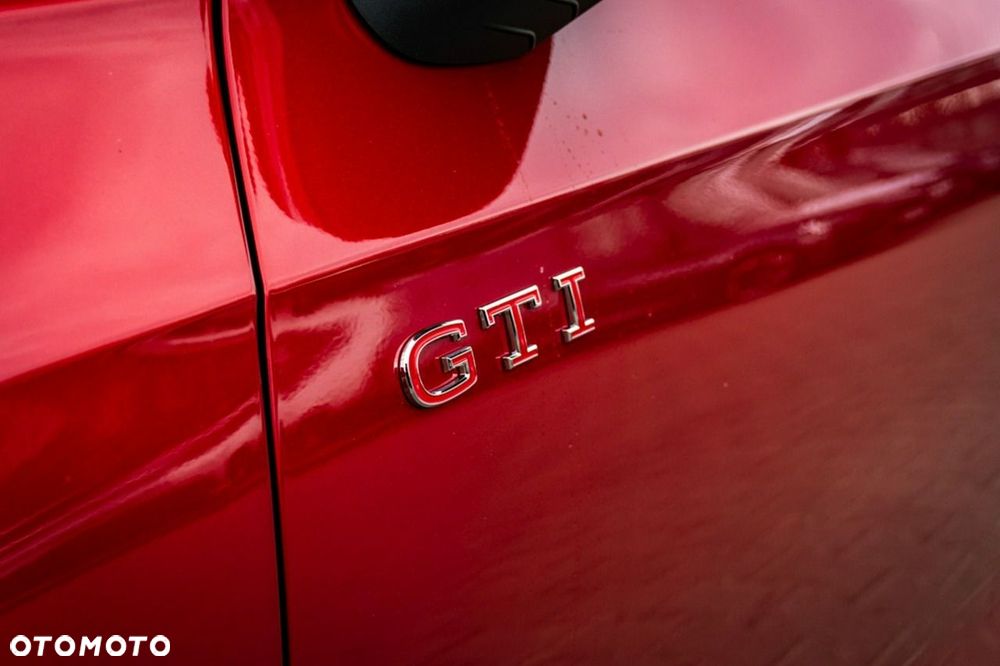 Volkswagen Golf - 6