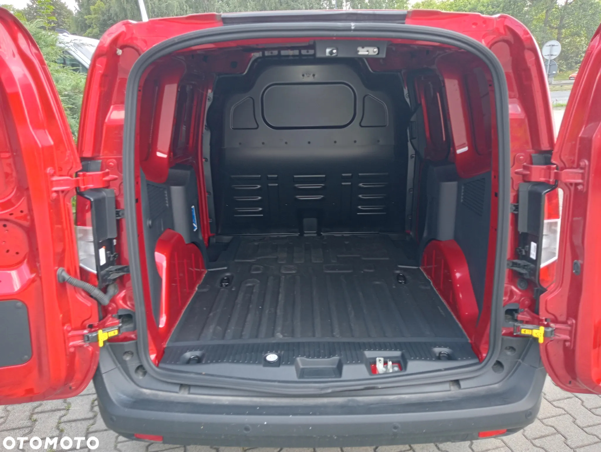 Ford transit courier - 10