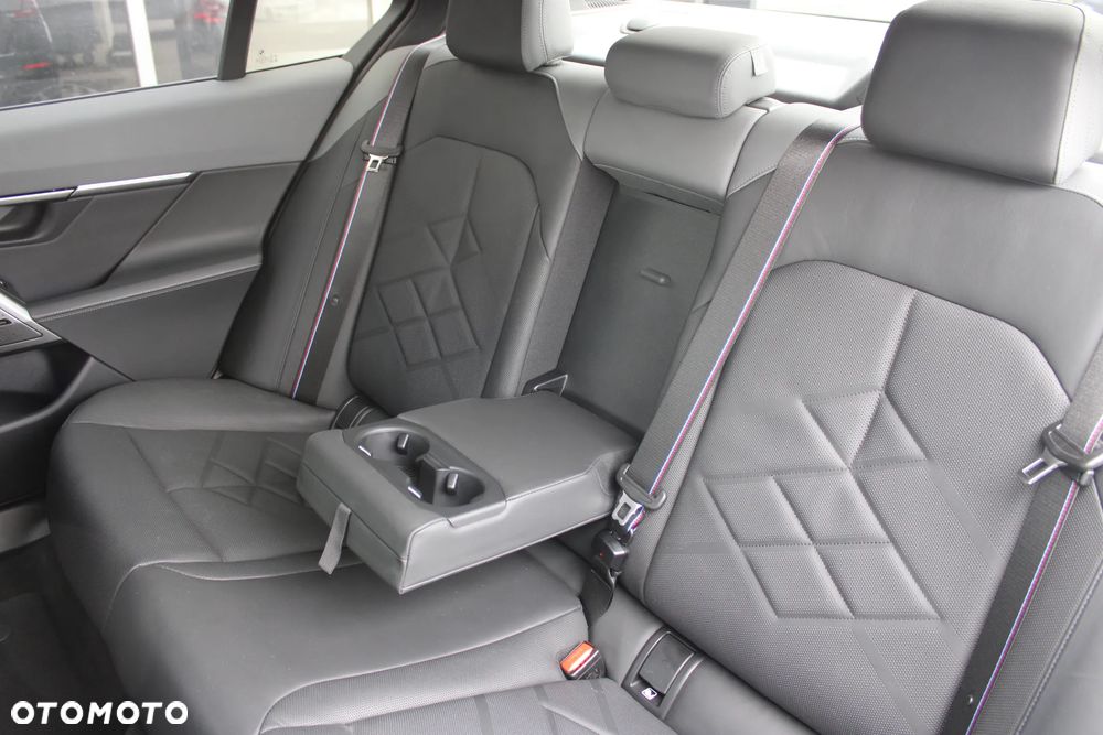 BMW Seria 5 550e xDrive PHEV M Sport - 23