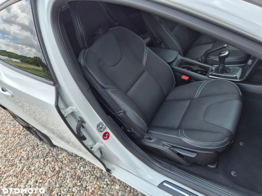 Volvo V40 D2 Drive-E R-Design Momentum - 15