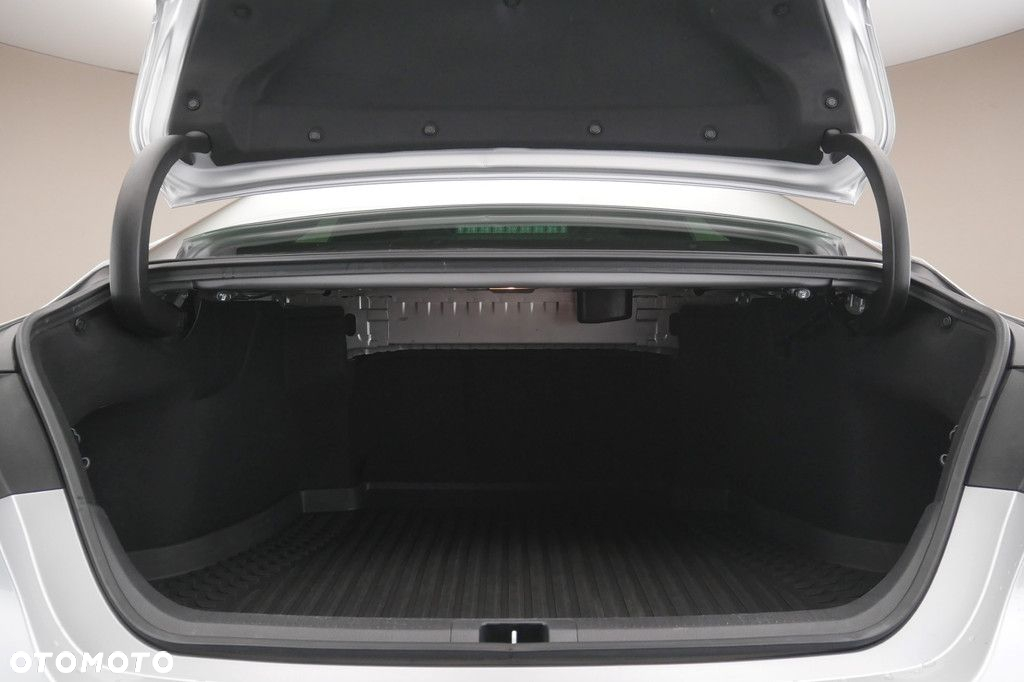 Toyota Camry - 16