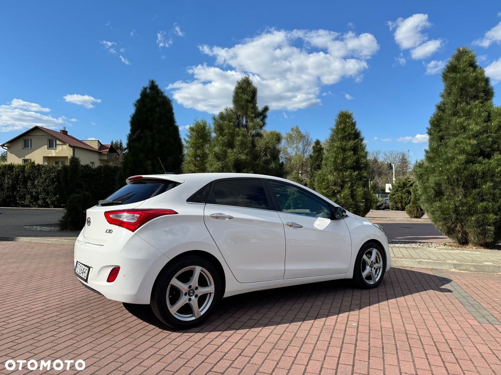 Hyundai i30 1.6 CRDi Fifa World Cup Edition - 8