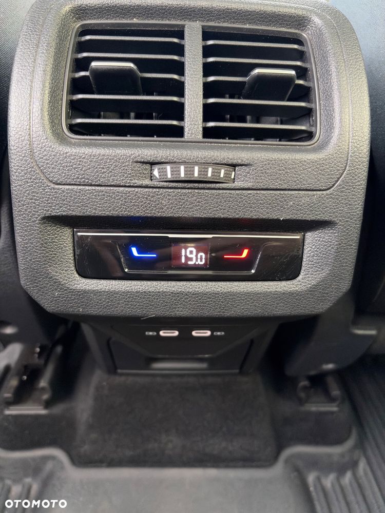 Volkswagen Touran 2.0 TDI BMT Highline DSG - 23
