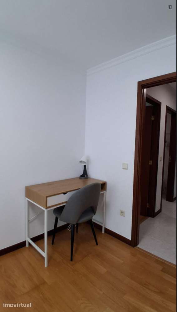 Quarto - localizado em Paranhos Porto - Grande imagem: 2/14