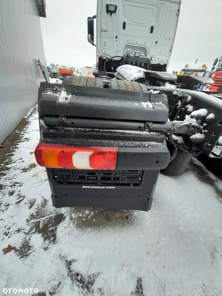 Mercedes Actros MP4 błotnik tylny PRAWY / lampa / rura / błotnik komplet - 2