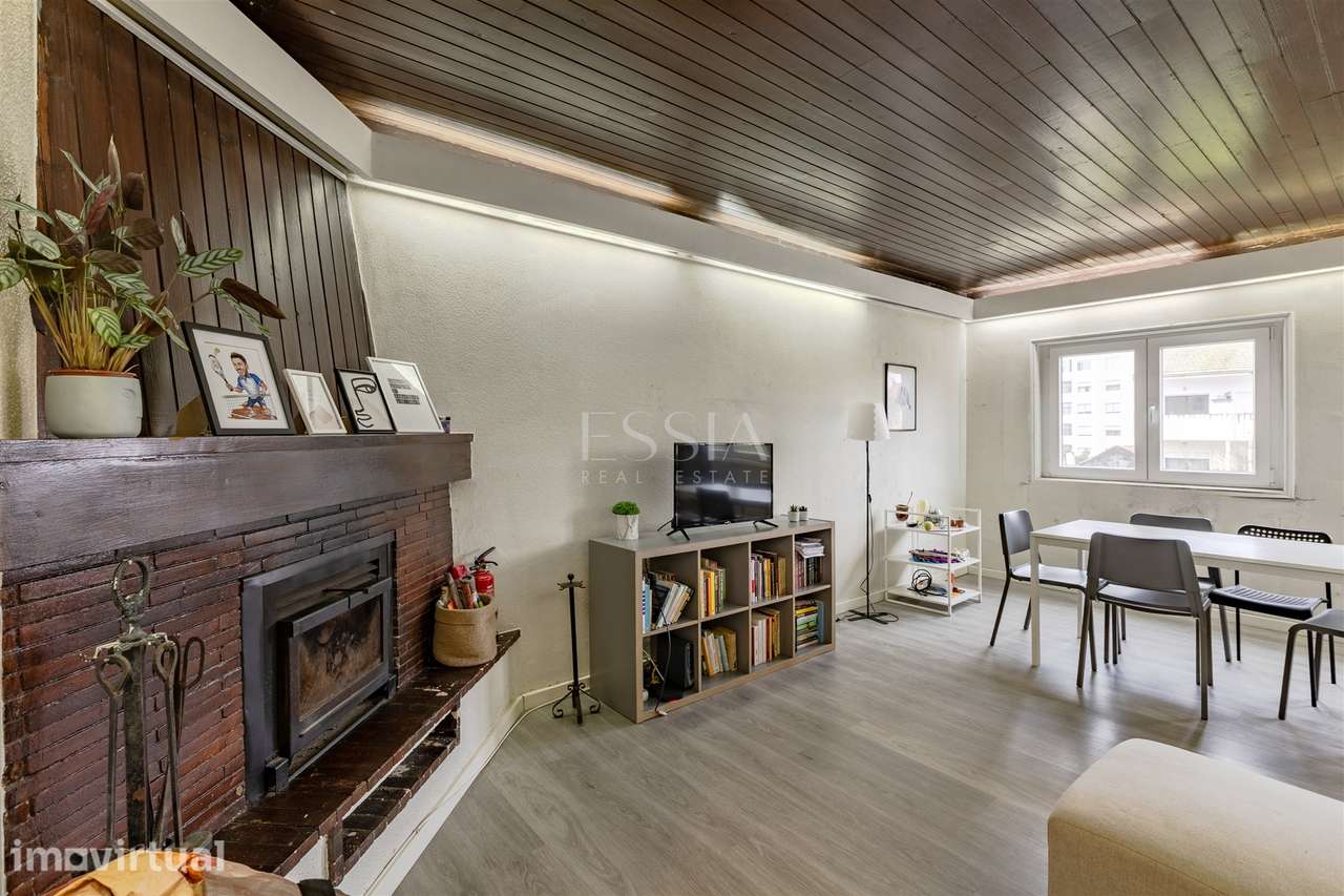Apartamento T4 nas Antas, junto à Av. Fernão de Magalhães - Grande imagem: 2/24