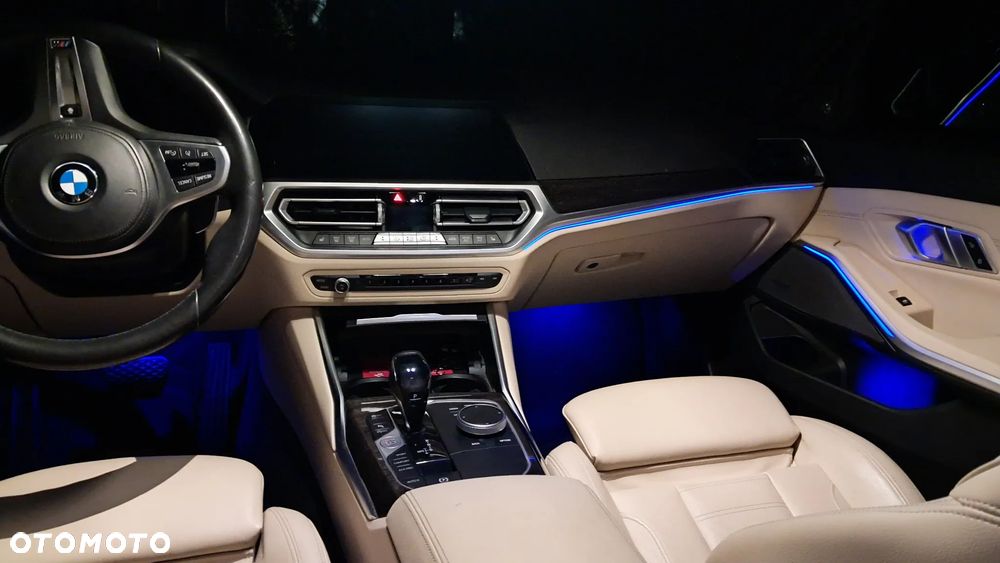 BMW Seria 3 330i M Sport - 34