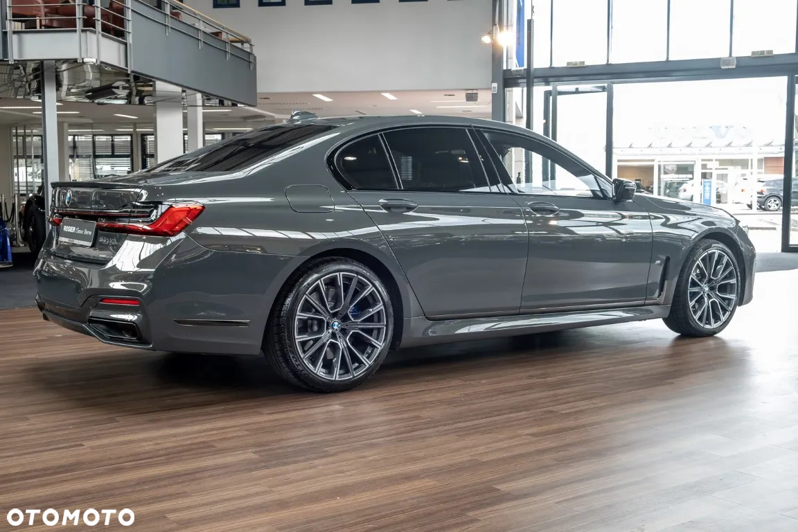 BMW Seria 7 750i xDrive sport - 9