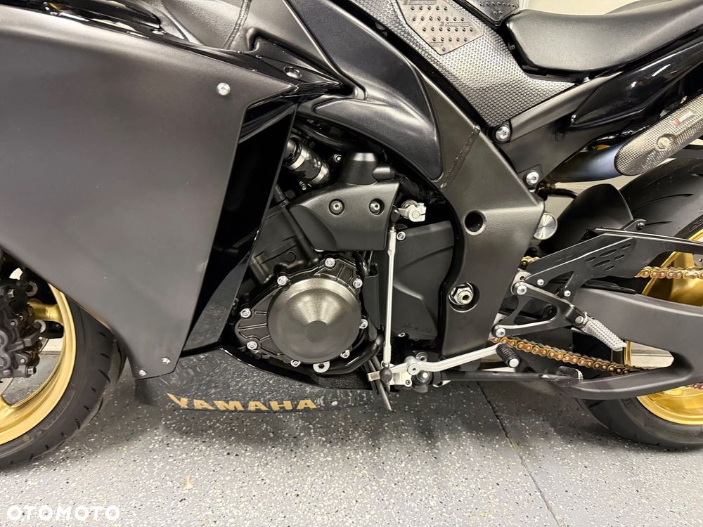 Yamaha R1 - 17