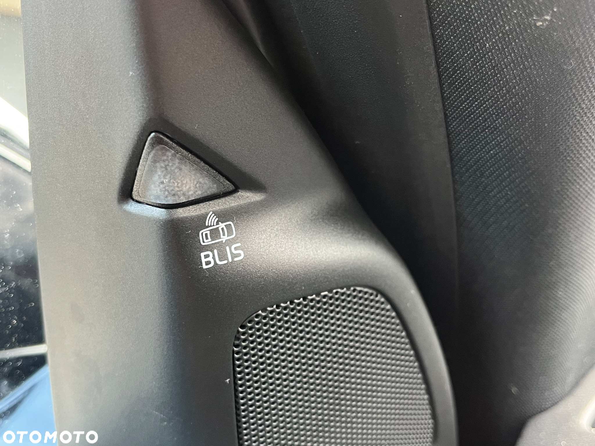 Volvo V60 D6 AWD Plug-in Hybrid R-Design Summum - 24