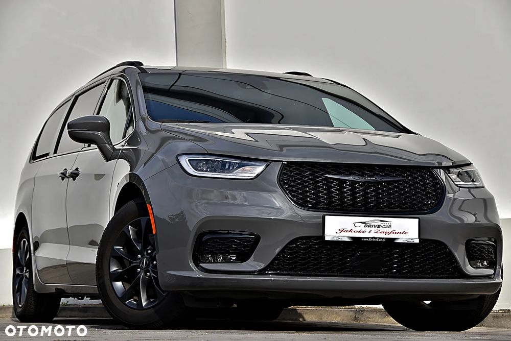 Chrysler Pacifica - 1