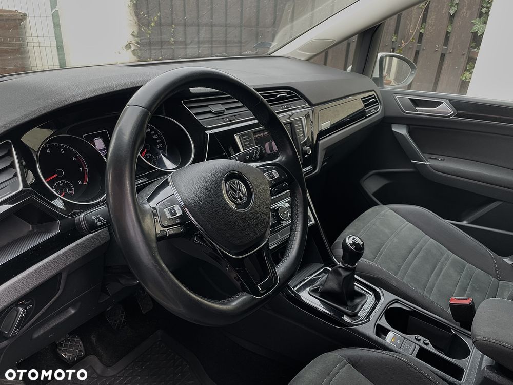 Volkswagen Touran 1.4 TSI BMT Highline - 11