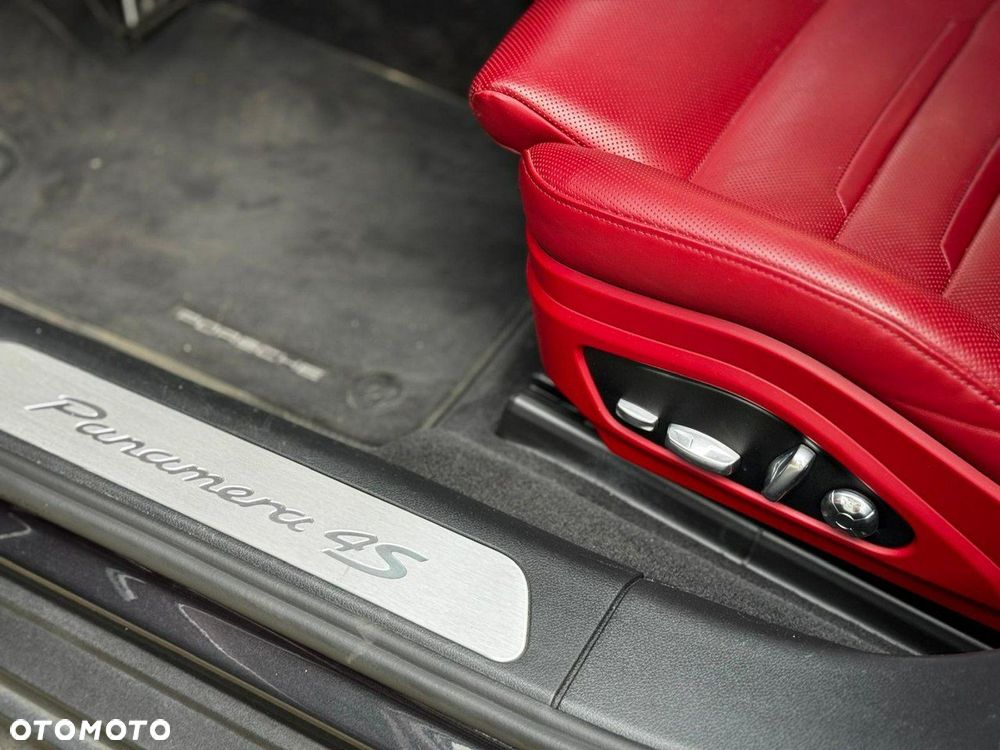 Porsche Panamera 4S Executive - 29