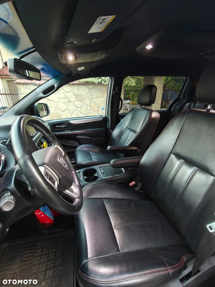 Dodge Grand Caravan 3.6 R/T - 10