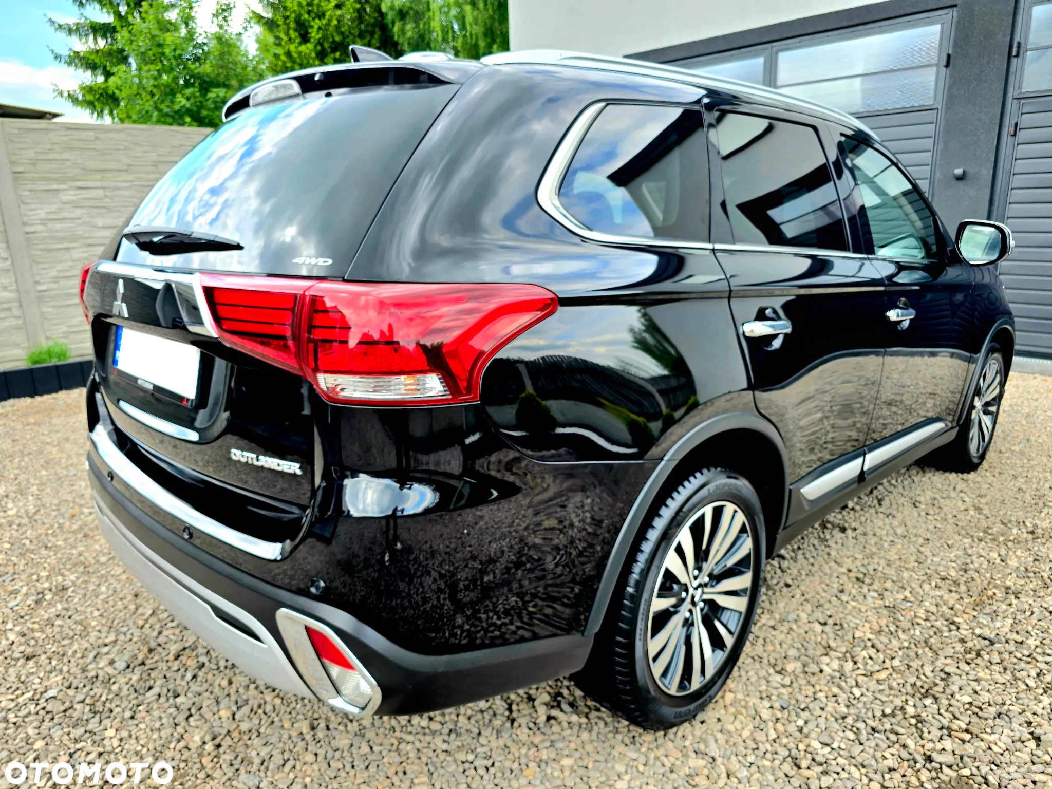 Mitsubishi Outlander 2.0 Instyle + 4WD CVT - 15
