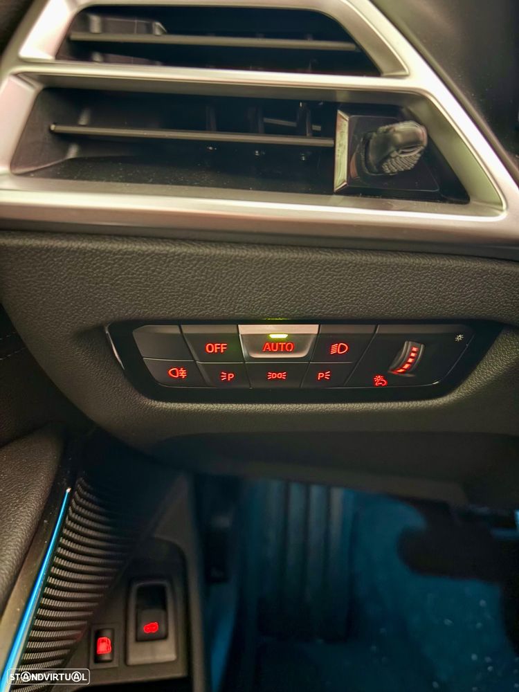 BMW 330 e Pack Desportivo M Auto - 13