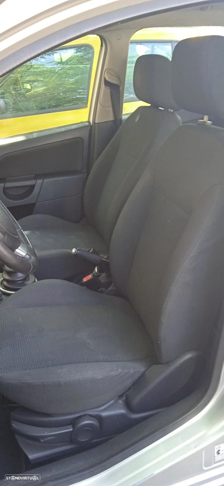 Ford Fiesta 1.25 Ghia - 13
