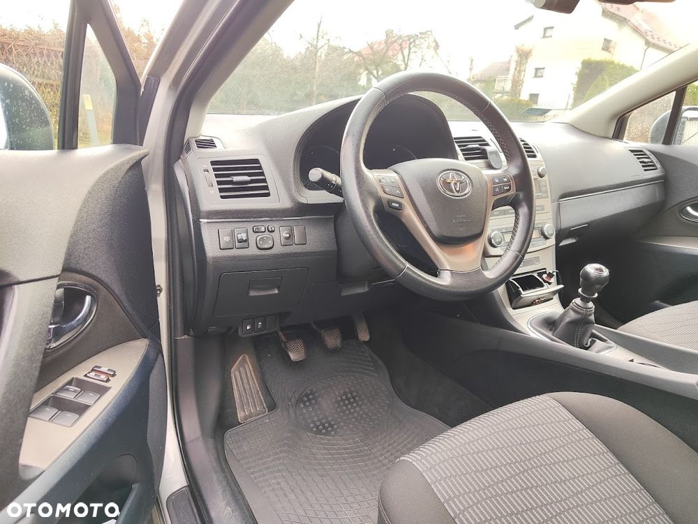 Toyota Avensis 1.8 Sol - 15