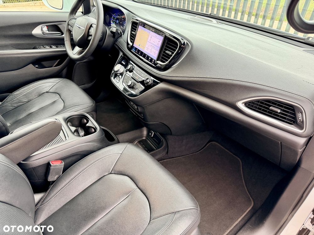 Chrysler Pacifica - 39
