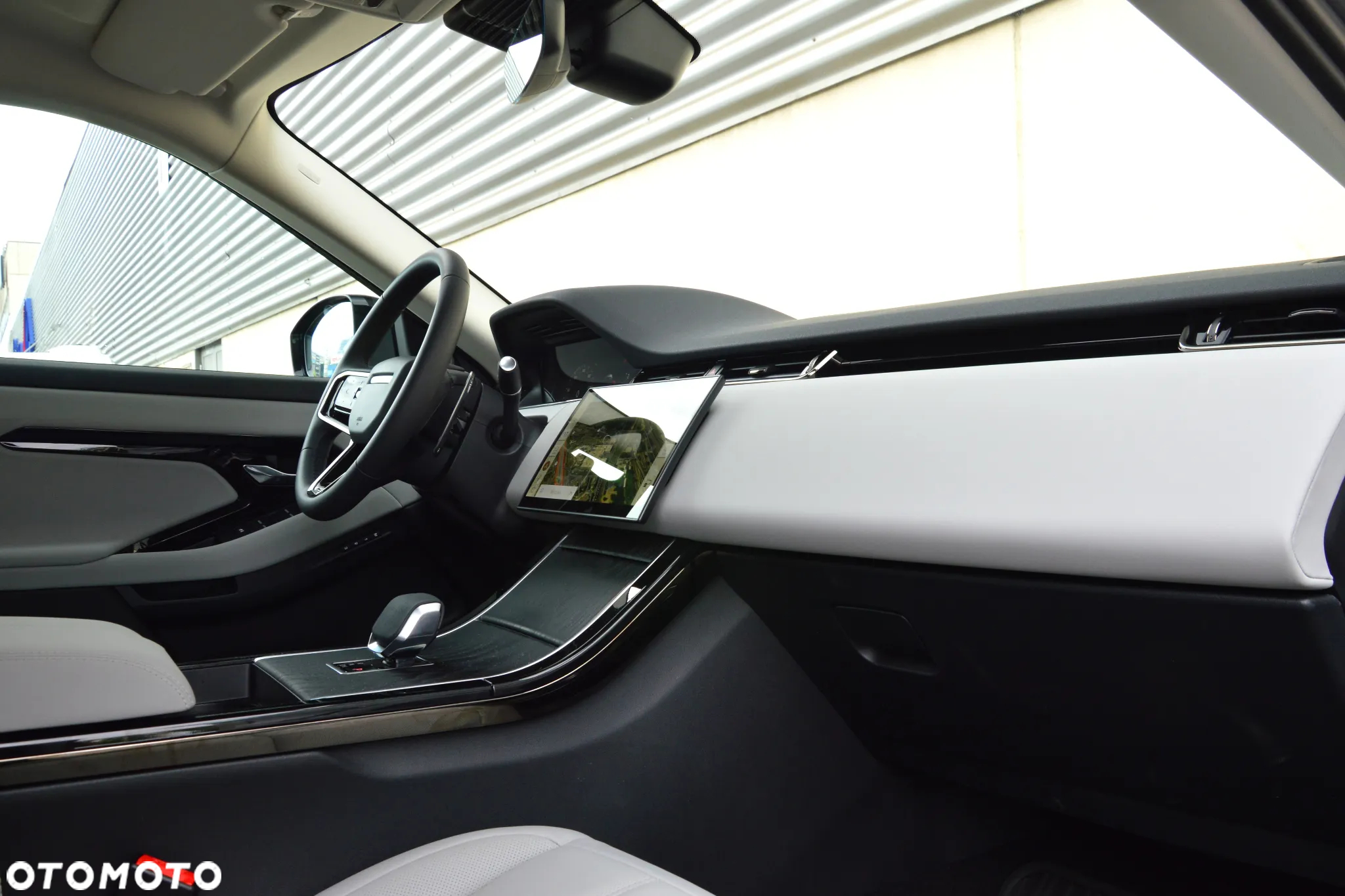 Land Rover Range Rover Evoque - 16