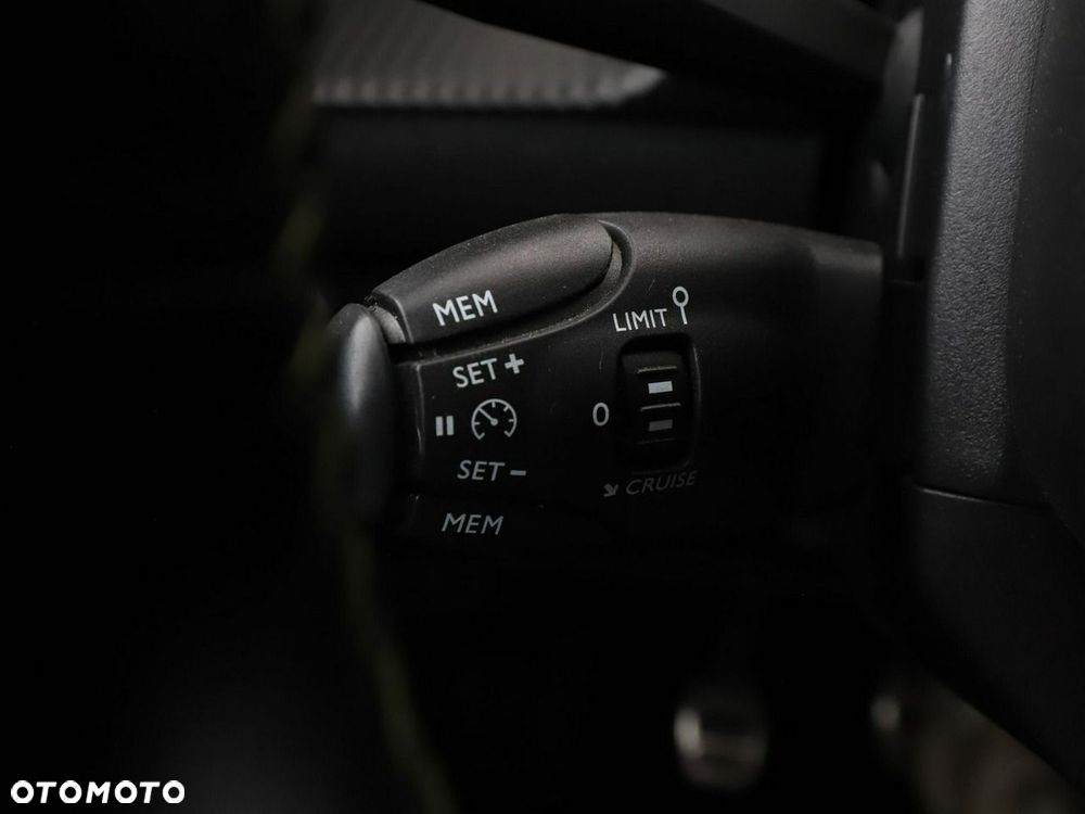 Peugeot 2008 1.2 PureTech GT Line S&S - 36