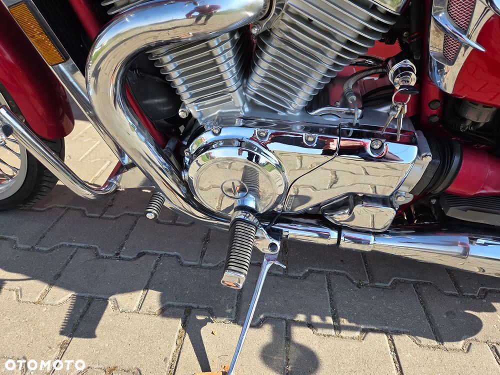 Suzuki Intruder - 13