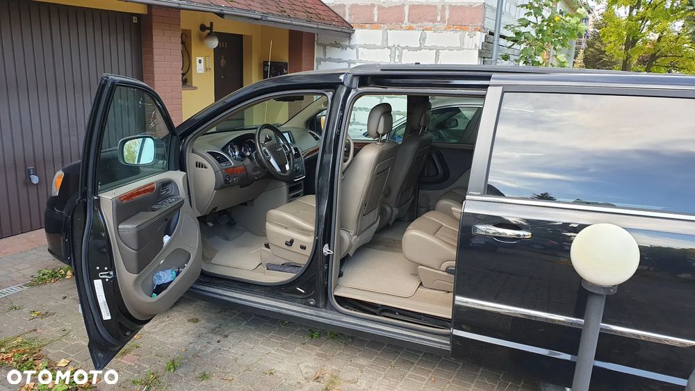 Chrysler Town & Country 3.6 Limited - 7